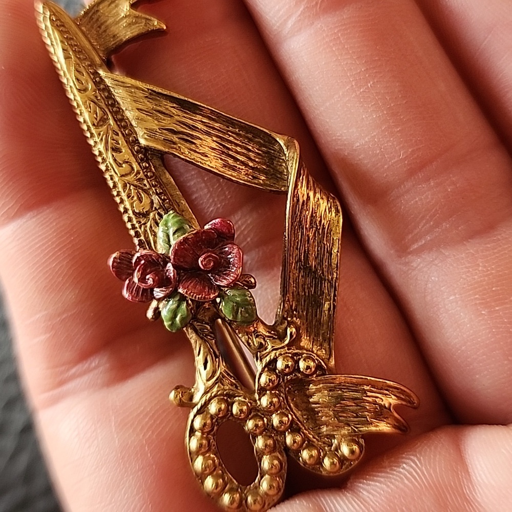 1928 Gold Floral Brooch